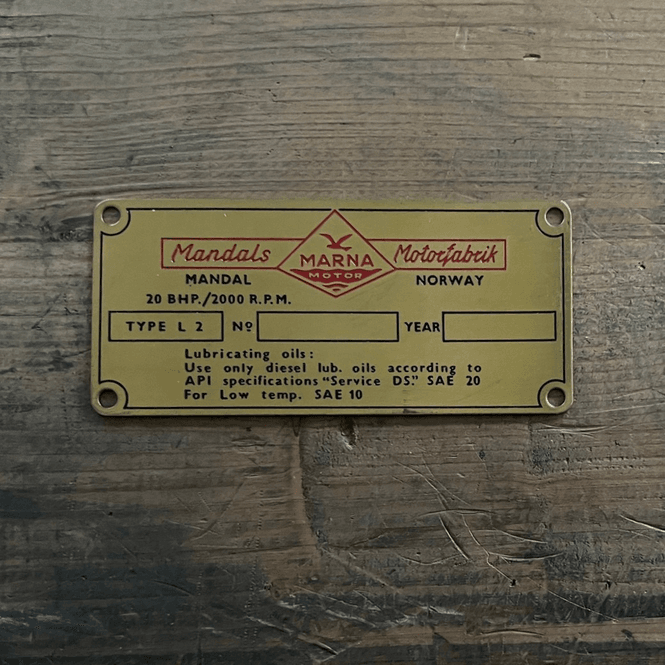 Hovedbilde Originalt L2 motorskilt messing, engelsk tekst